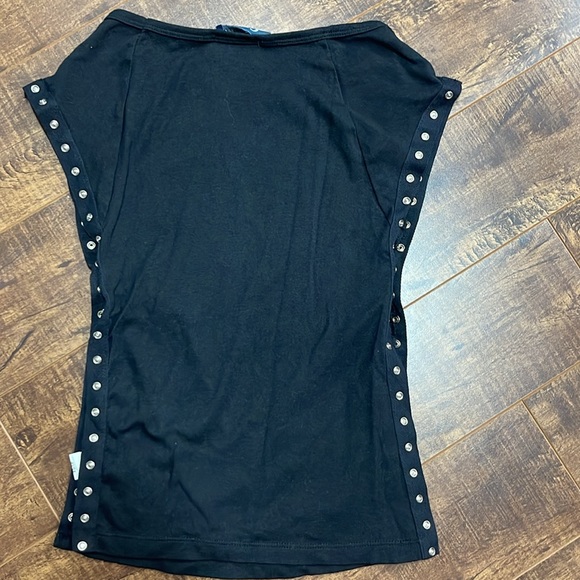 Black Snap up top - Picture 4 of 4